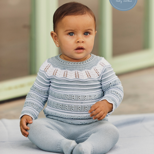 Conjunto de Malha Azul Bebé com Gola Rendilhada e Calças - Juliana