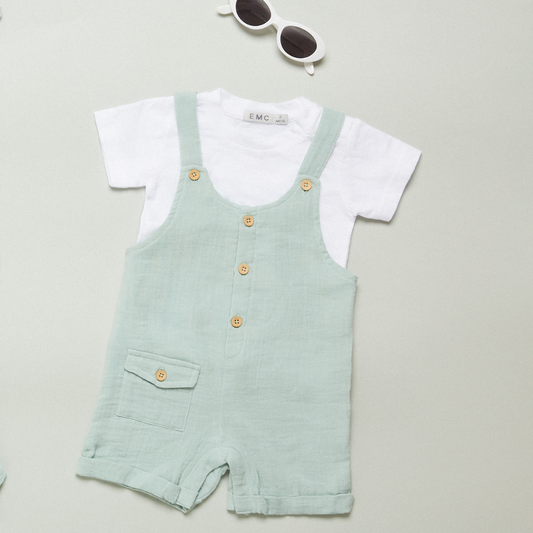 Conjunto Jardineira Verde com T-shirt Branca - EMC