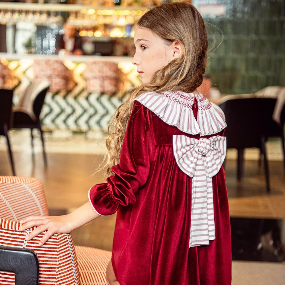 Vestido Menina em Veludo Bordô com Gola Bordada e Laço - Marta Y Paula