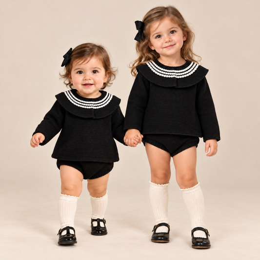Conjunto de Bebé em Malha Preta com Gola Bordada