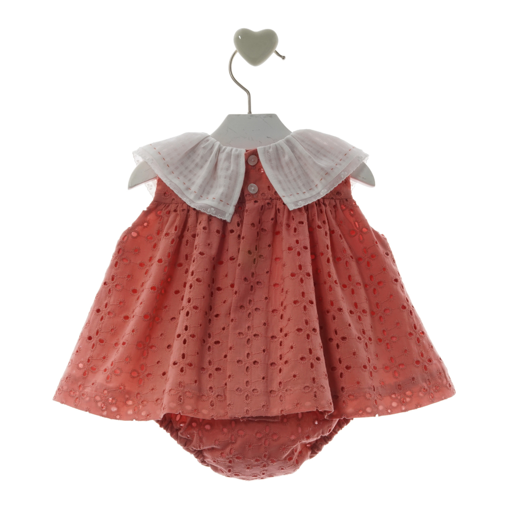 Vestido Curto em Bordado Inglês Coral com Gola Branca + Tapa-fraldas - Marta Y Paula