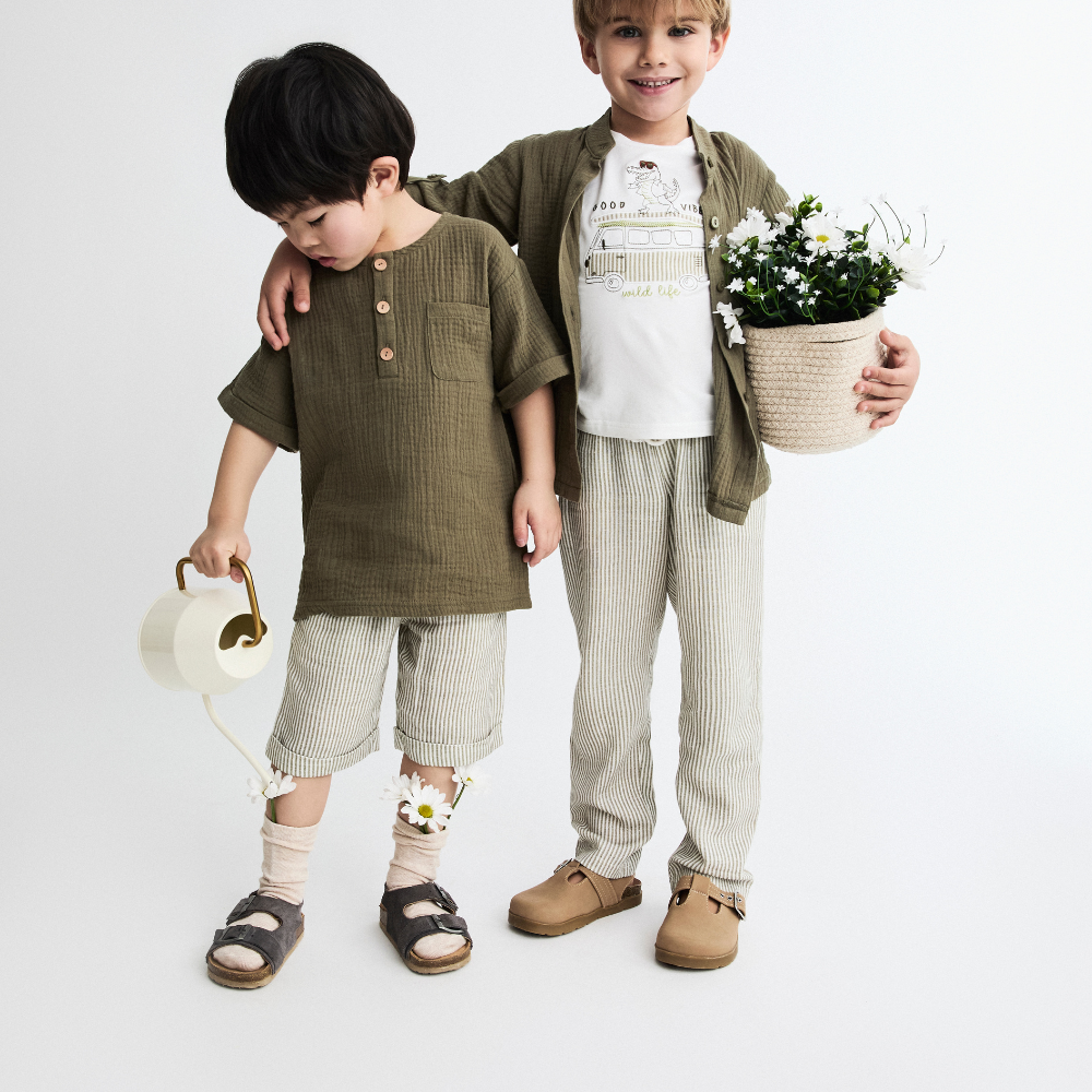 Conjunto bebé verde tropa com calção às riscas - EMC