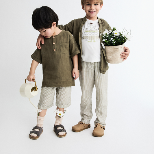 Conjunto bebé verde tropa com calção às riscas - EMC