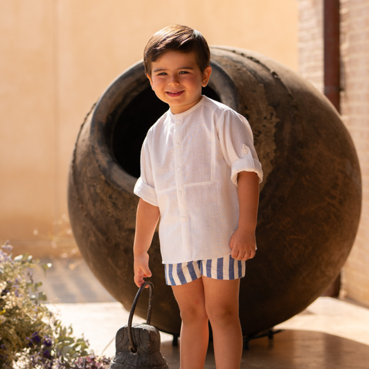 Conjunto menino com camisa e calção às riscas azuis - Cocote