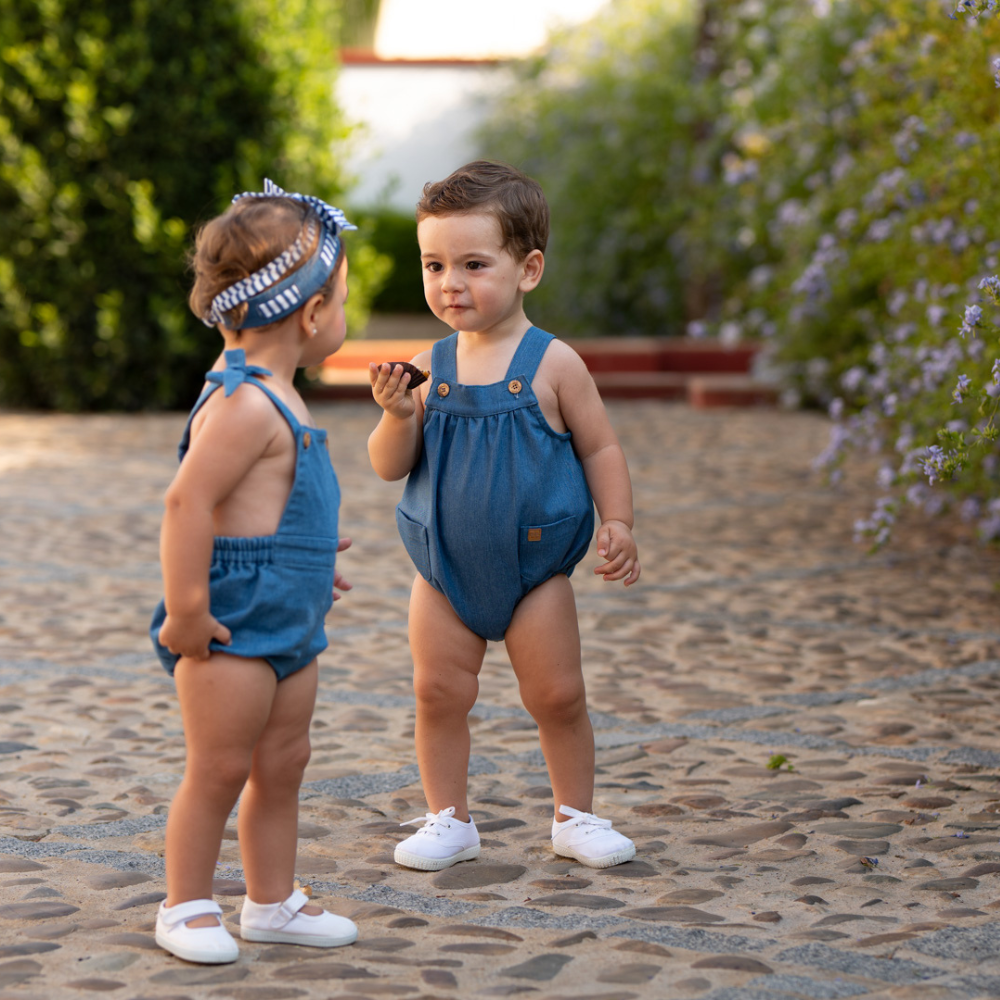 Fofo bebé em ganga com alças e bolsos - José Varón