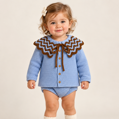 Conjunto de Bebé em Malha Azul com Gola Rendilhada