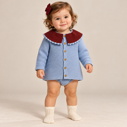 Conjunto de Bebé em Malha Azul-Claro com Gola Bordô