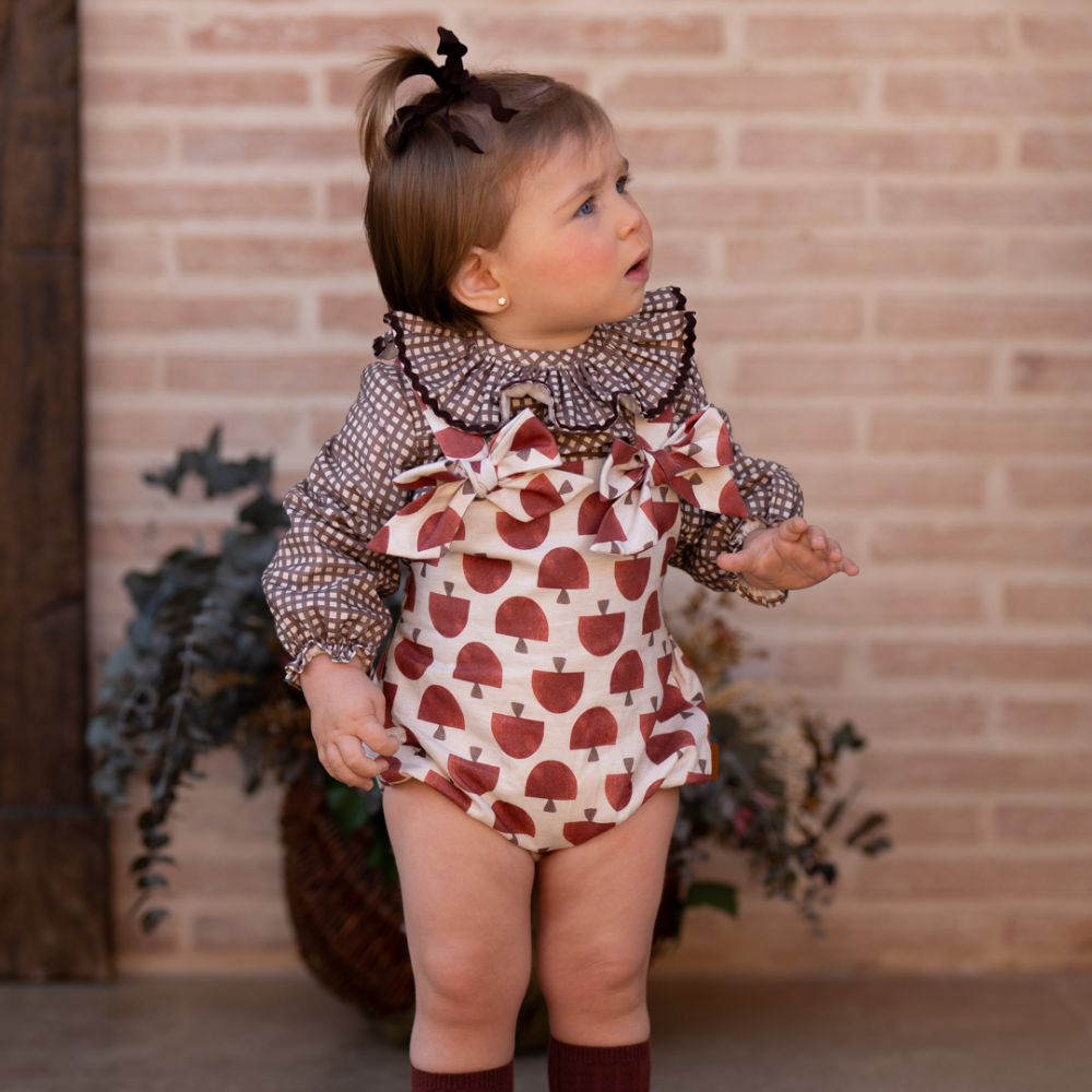 Camisa para Menina aos Quadrados Castanhos com Gola de Folhos - Cocote