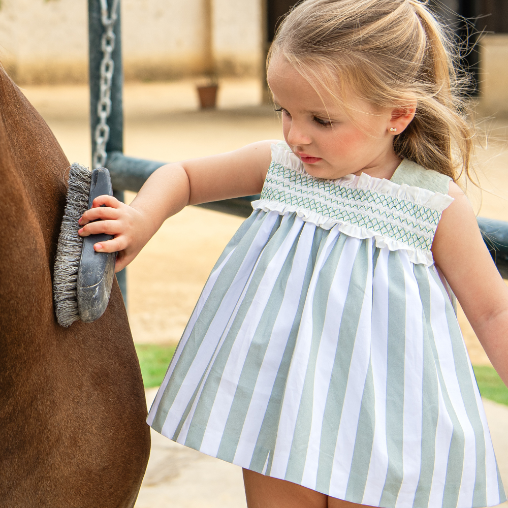 Vestido "Minarai" bebé às riscas verdes com peito smock + tapa-fralda - Marta Y Paula