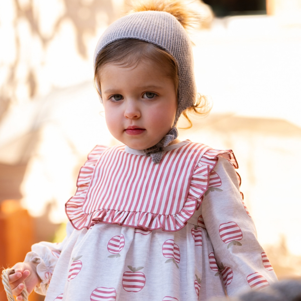 Vestido Cinza-Claro com Maçãs Vermelhas - Cocote