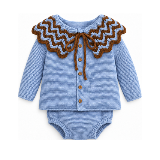 Conjunto de Bebé em Malha Azul com Gola Rendilhada