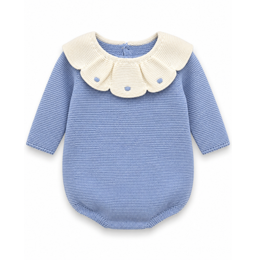 Fofo de Bebé em Tricot Azul-Claro com Gola Branca