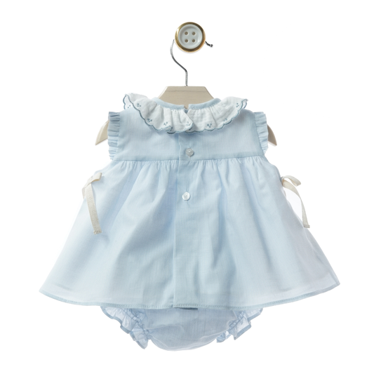 Conjunto vestido Bebé Azul Claro com Folhos e Bordado + Tapa-fraldas - Yoedu