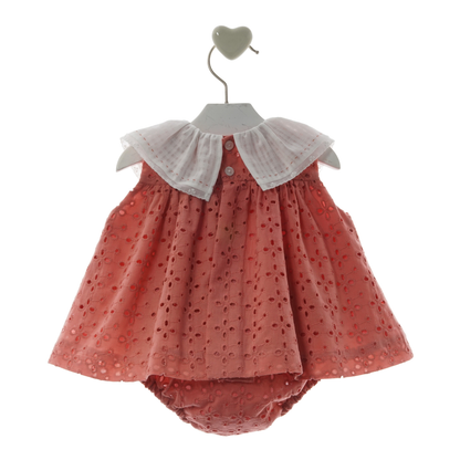 Vestido Curto em Bordado Inglês Coral com Gola Branca + Tapa-fraldas - Marta Y Paula
