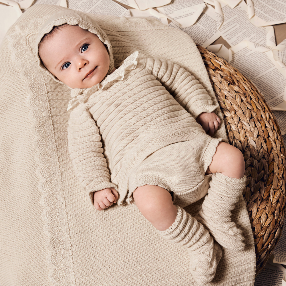 Conjunto de malha para bebé Bege com gola em renda- Juliana
