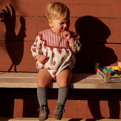 Fofo bebé morangos com gola removível riscas vermelhas - José Varón