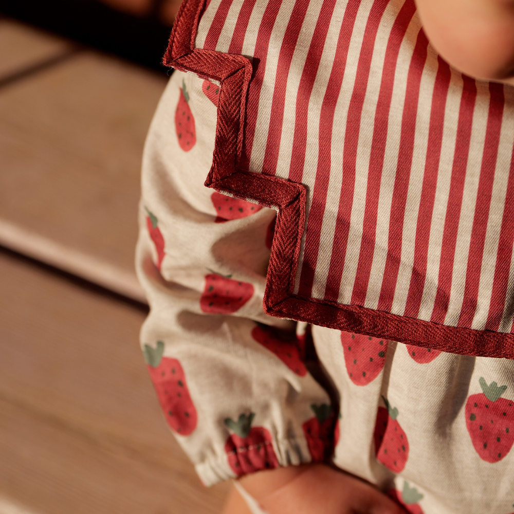 Fofo bebé morangos com gola removível riscas vermelhas - José Varón