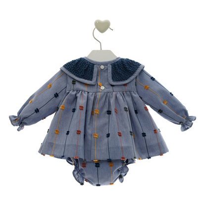 Vestido de bebé azul com bordado colorido, cueca e touca - Marta y Paula