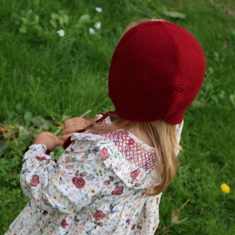 Touca de bebé em malha bordô - Marta y Paula