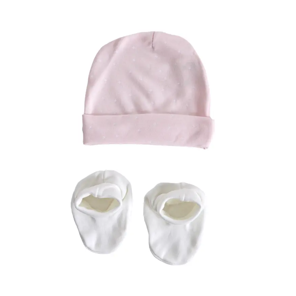 Conjunto gorro rosa e botinhas brancas para bebé