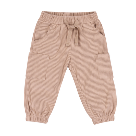 Calças de bebé bege em malha canelada com bolsos - EMC