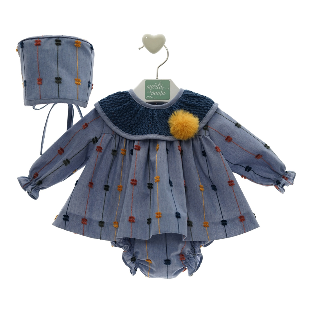 Vestido de bebé azul com bordado colorido, cueca e touca - Marta y Paula
